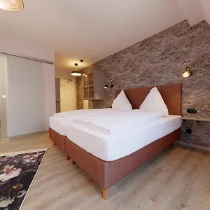 - Weinbar Fahr Away Hotel